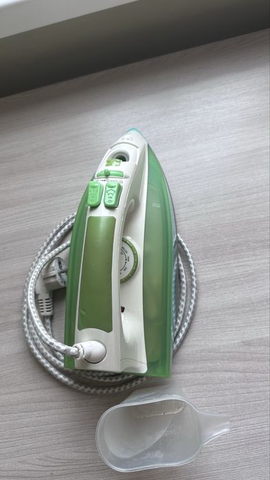 Утюг рабочий в хорошем состоянии
