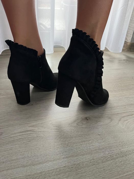 Дамски боти с ток