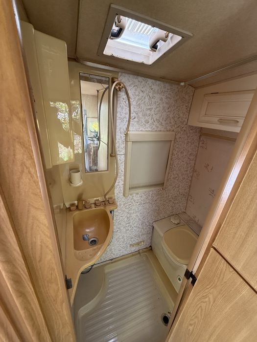 Каравана 2004 г + мокро помещение