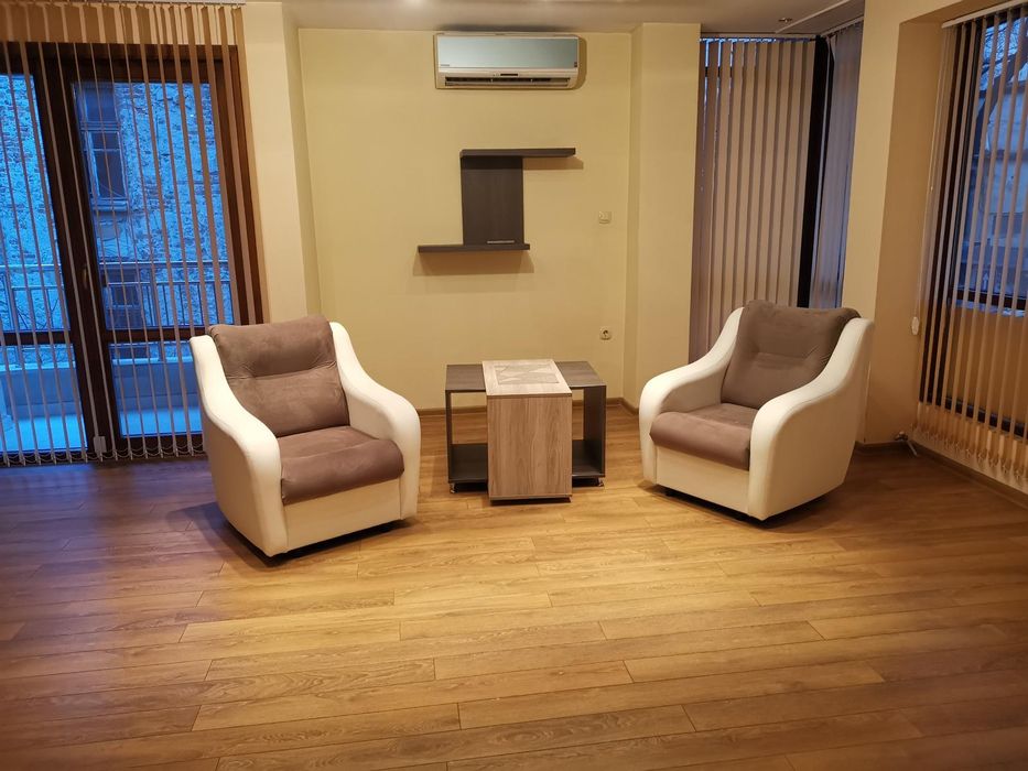 Дава се под наем Многостаен апартамент в Пловдив, Център - 160 кв.м за 750 € - Снимка #2