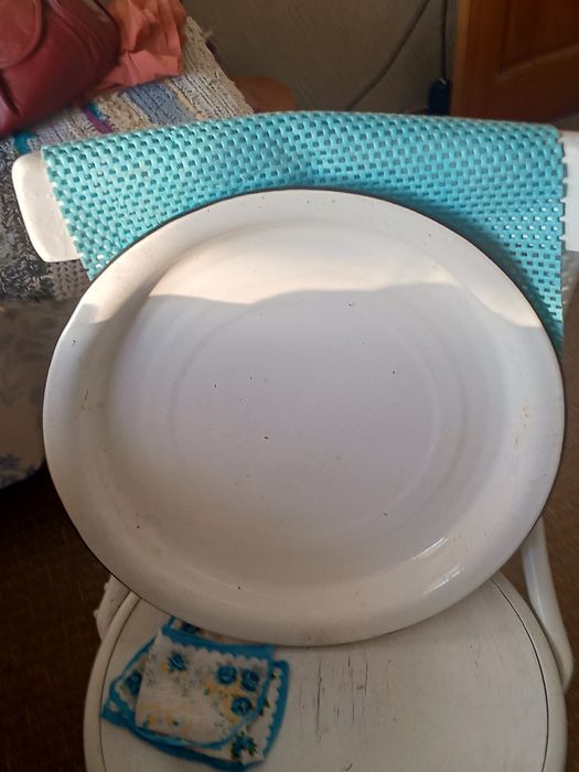 Продам блюдо эмалированное советское