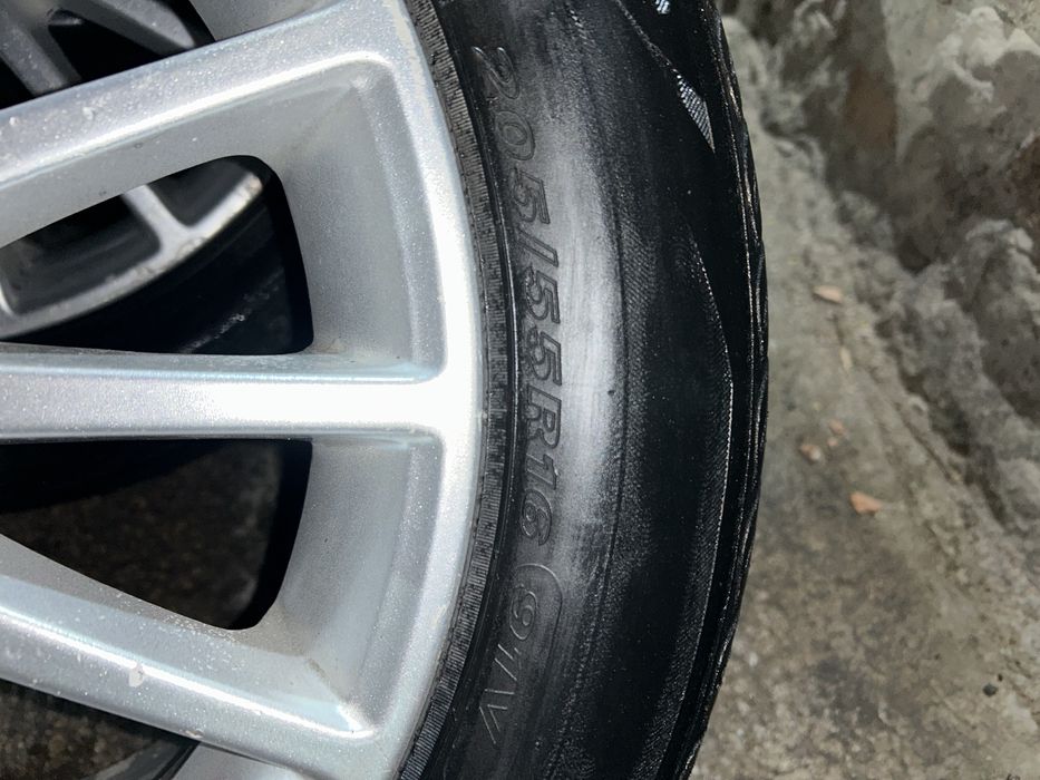 Шины и диск машину