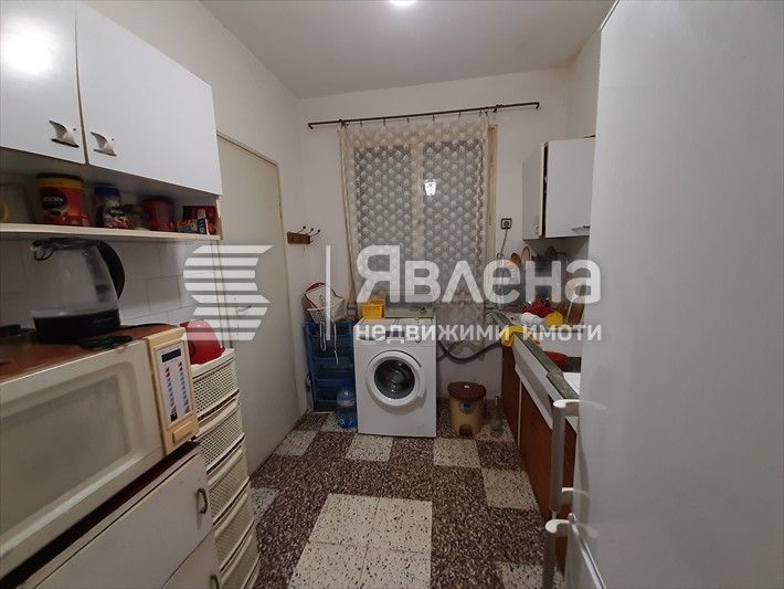 Дава се под наем Тристаен апартамент в Ямбол, Център - 80 кв.м за 255 € - Снимка #5