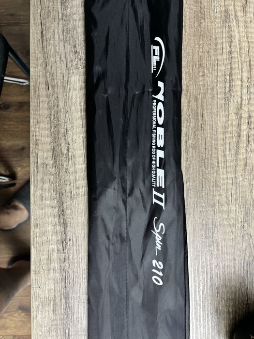 Bat de spinning 210 din doua bucati cu husa rigida de protectie