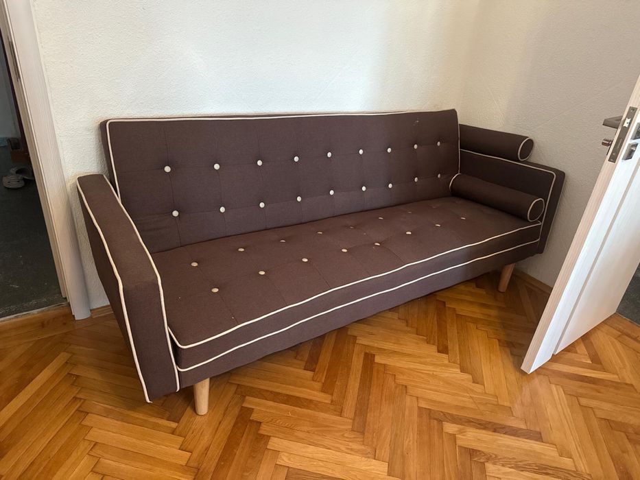 Canapea foarte buna