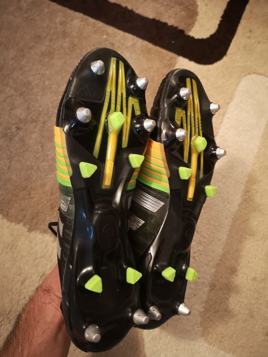 Vând ghete de fotbal profesionale Adidas Nitrocharge 1.0
Ghetele sunt