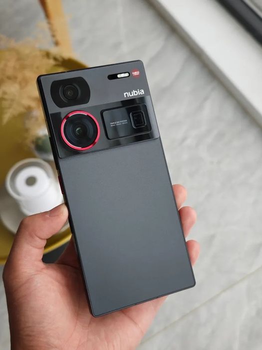 ZTE Nubia Z60 Ultra