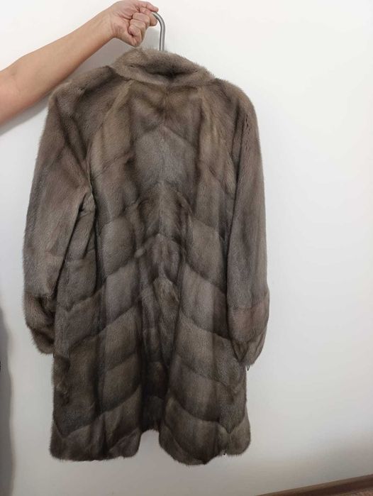 Продам шубу в светлых тонах