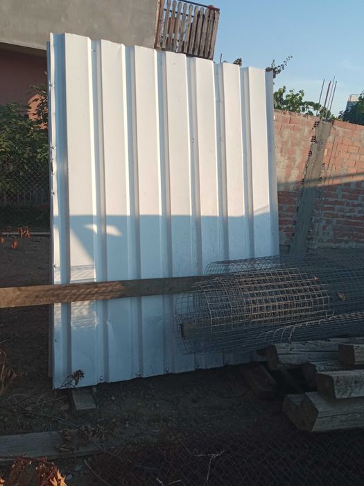 Дворна врата за складово помещение.