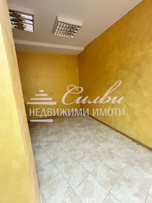 Дава се под наем Офис в Шумен, 5-ти полк - 65 кв.м за 306 € - Снимка #3