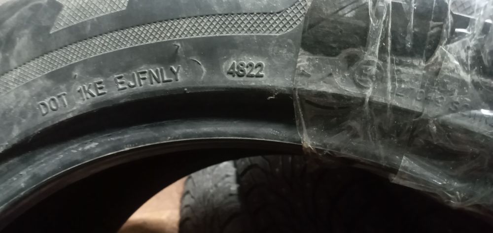 Продам 2 шины на 19