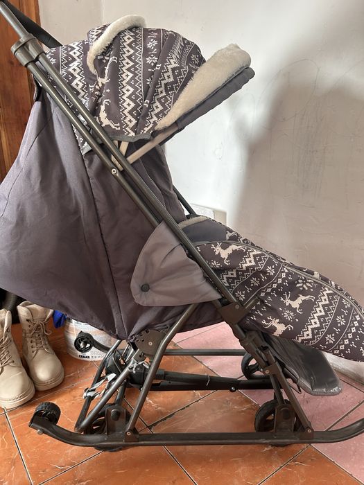 Продам санки в хорошем состоянии.