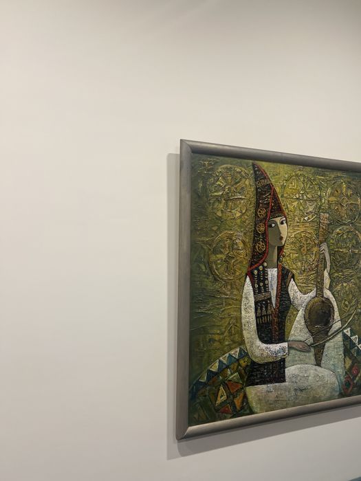 Водоэмульсионную краску Dulux