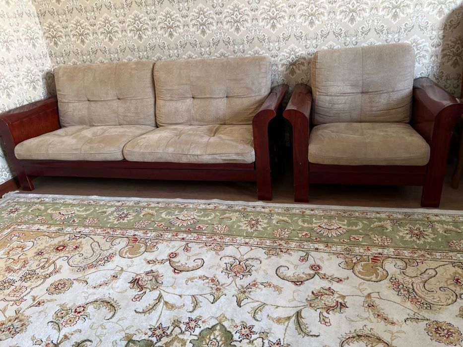 СРОЧНО !продам диван с комодом и креслом в очень хорошем состоянии !!!