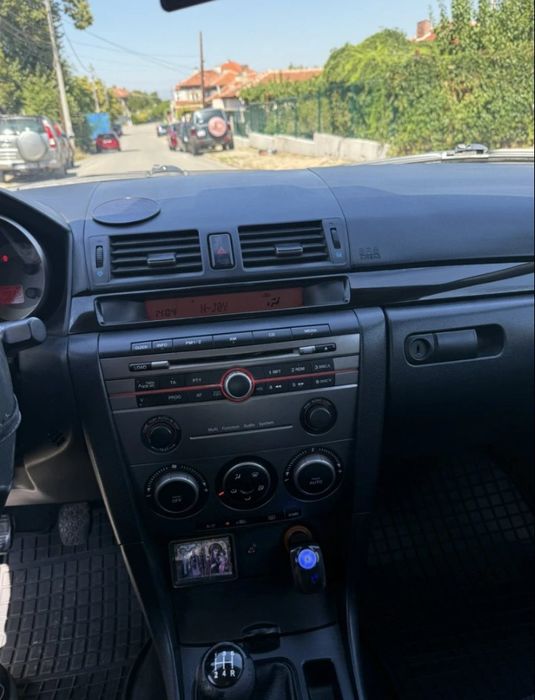 Продавам Mazda 3