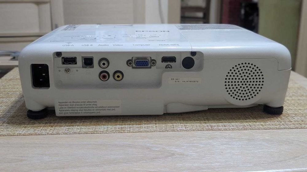 Проектор Epson EB-W41 в идеальном состоянии