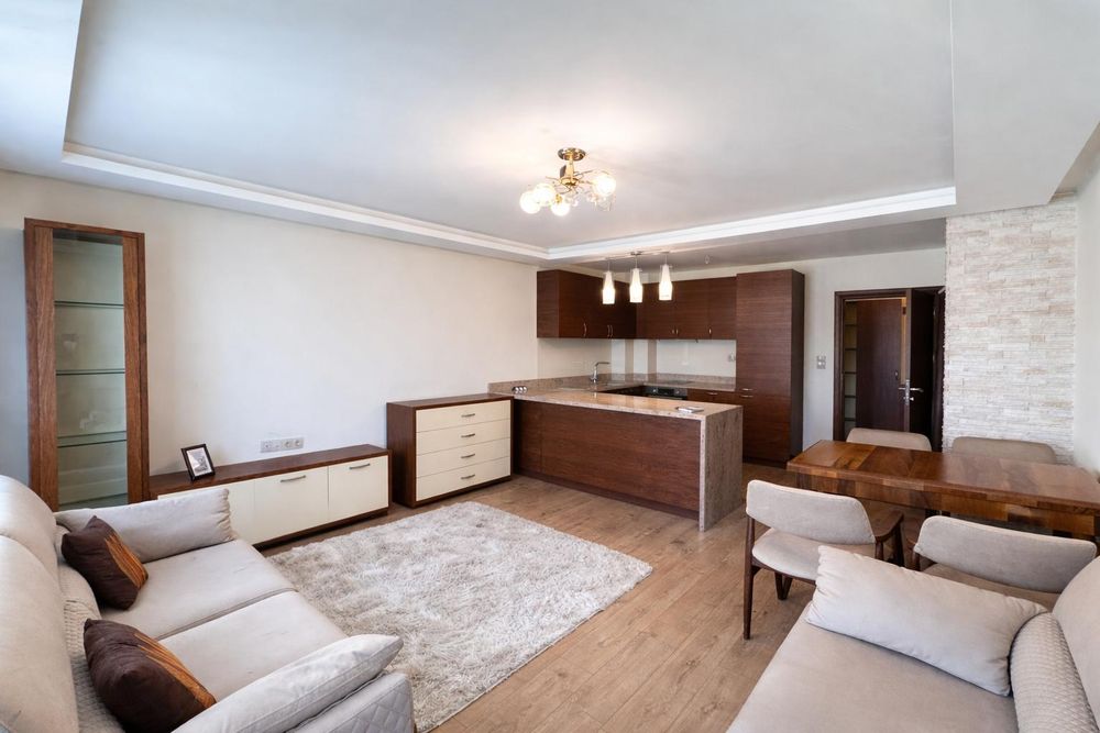 Дава се под наем Тристаен апартамент в Пловдив, Мараша - 120 кв.м за 847.62 € - Снимка #1