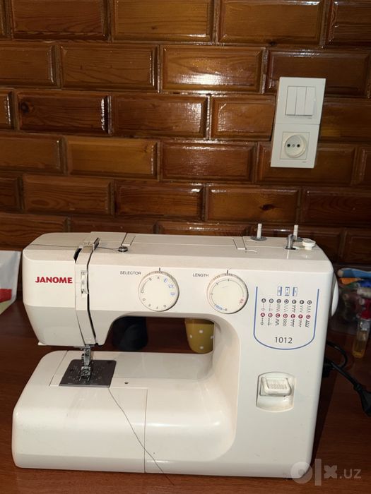 Шаейная машина janome 1012