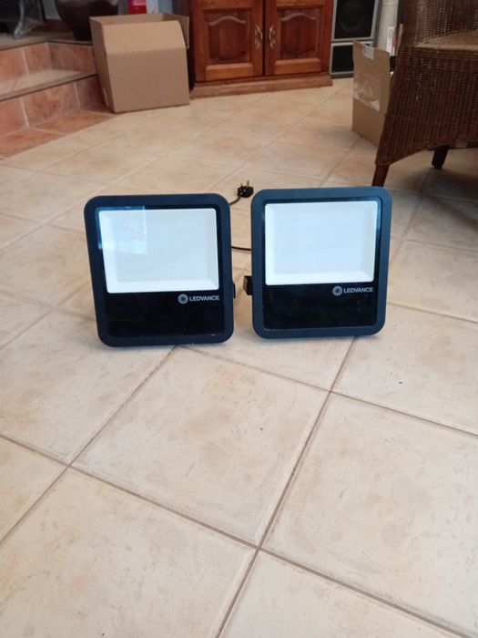 2 броя LEDVANCE прожектор 125W