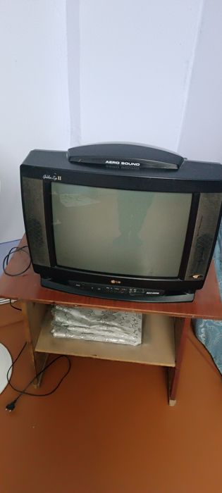 Televizor LG ishlab duribti hamma yeri