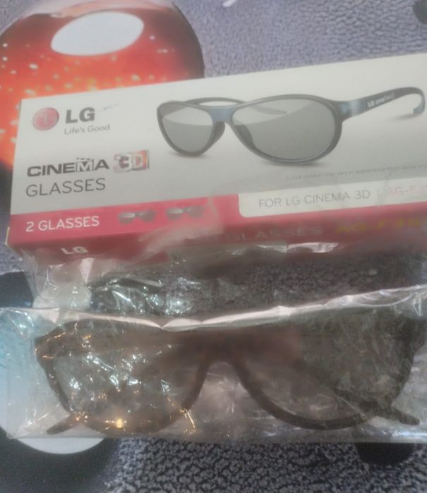 Телевизор LG  107см