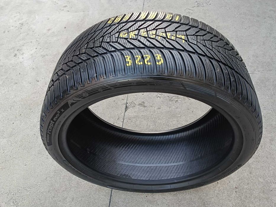 O anvelopa iarna 285 35 21 hankook winter Icept evo 3 cu 7,5 mm 3223