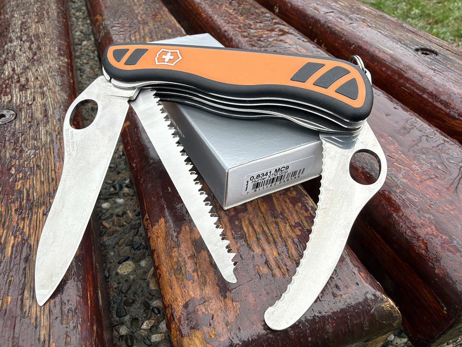 Briceag Victorinox Hunter XT Grip - Orange/Black