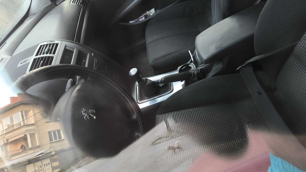 Пежо 407 sw дизел 2005год.