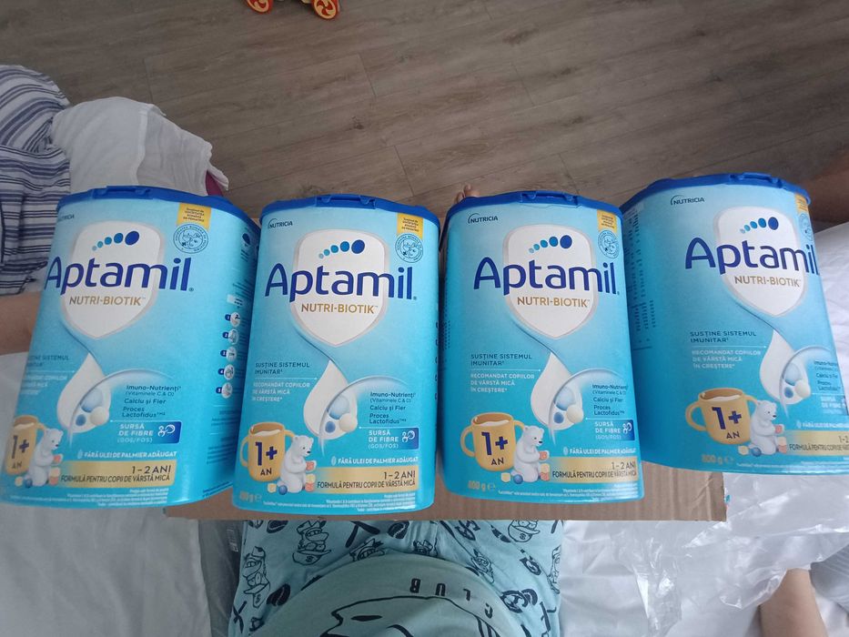 Vand 4 cutii de lapte praf Aptamil 1+ (1-2 ani), sigilate