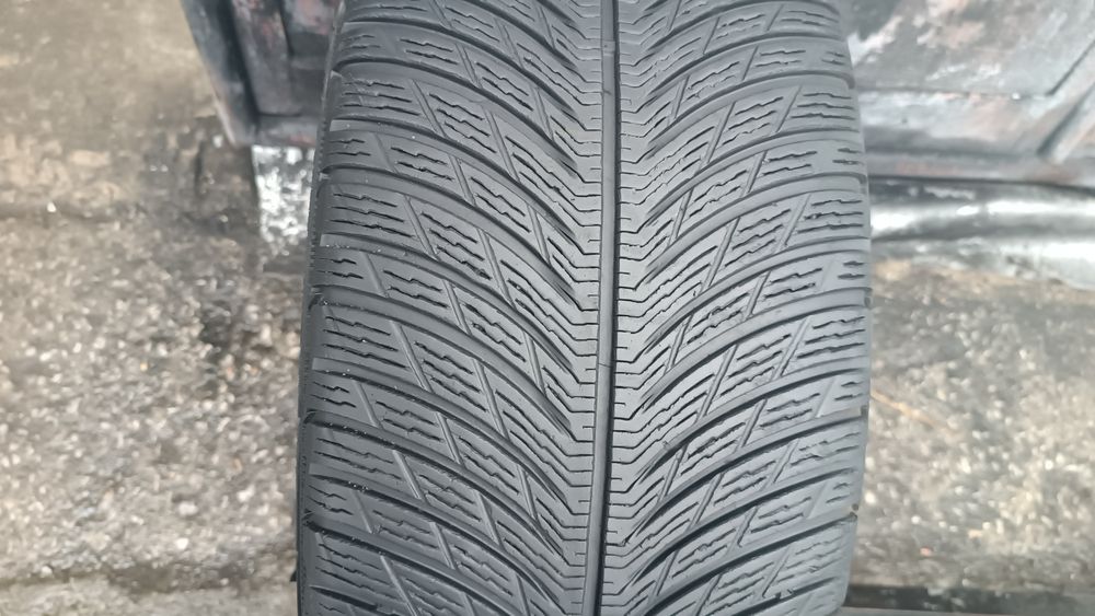 245/45/18 Michelin