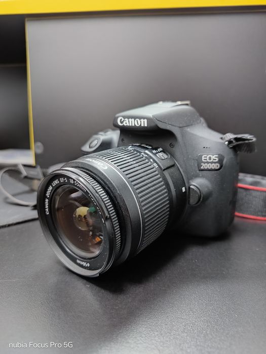 Canon EOS 2000 D