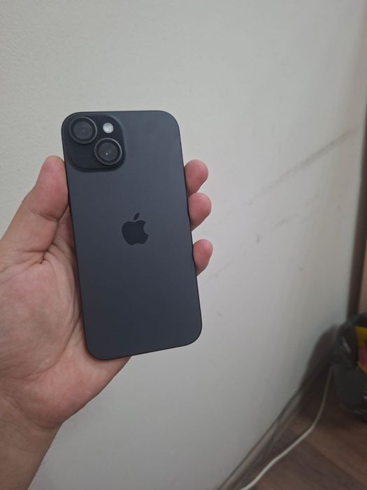 Продам iphone 15 с гарантией