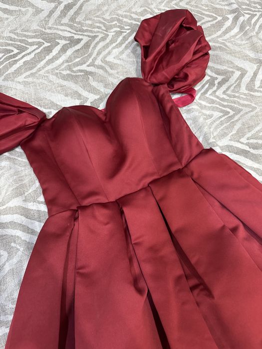 Платье шикарное в отличном состояние