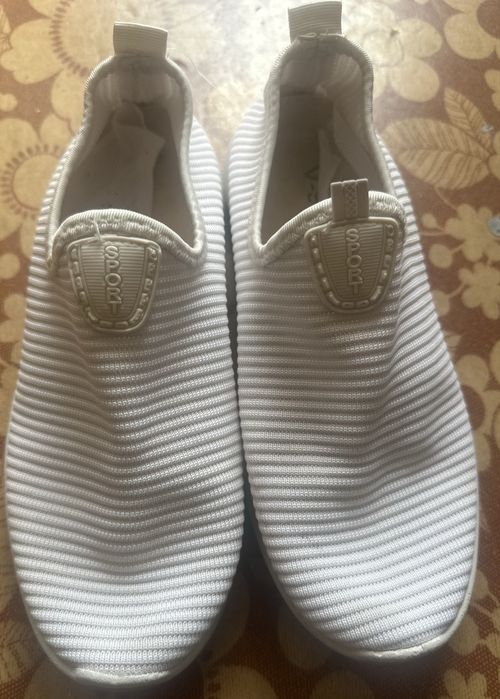 Спортни обувки 39 номер