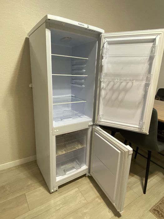 Холодильник Бирюса