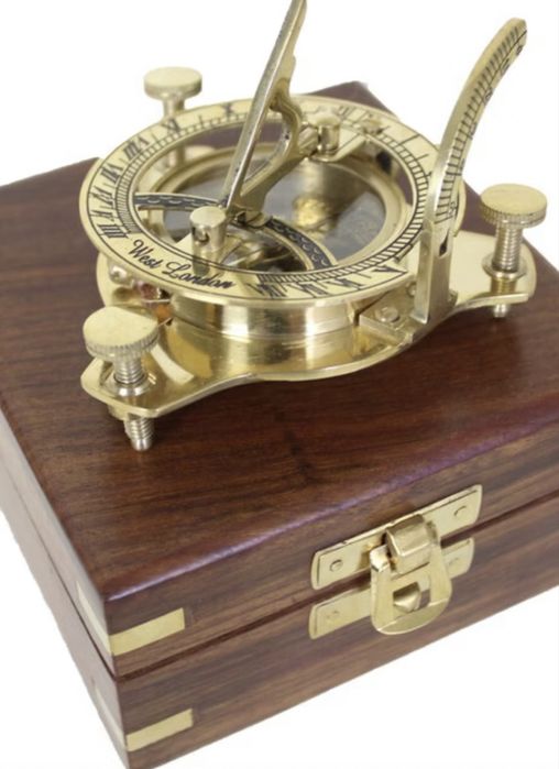 Месингов компас чисто нов
