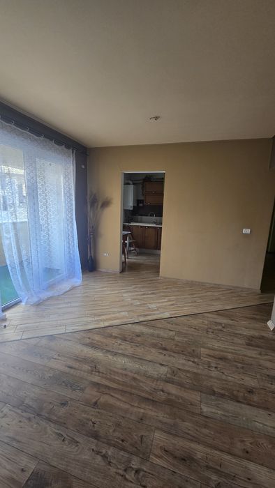 Vand apartament 3 camere,zona 300 ,et.1(bloc nou)