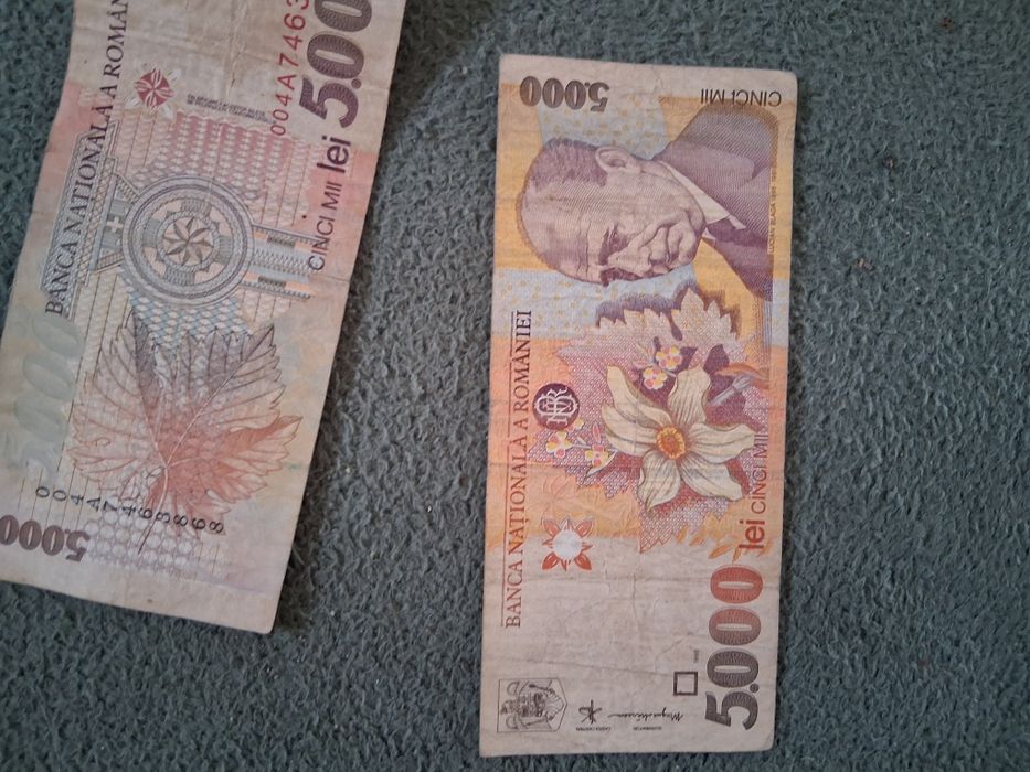 Vând bancnote și monede foarte vechi