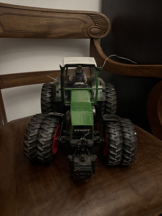 Macheta jucarie Tractor Fendt  masina