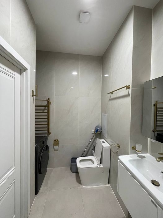 Uy sotiladi 2 xona sergelida
