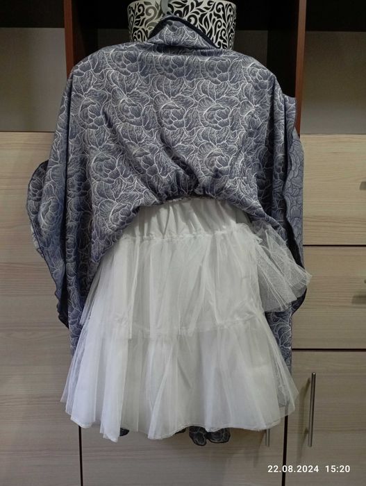 продам платье для девочки