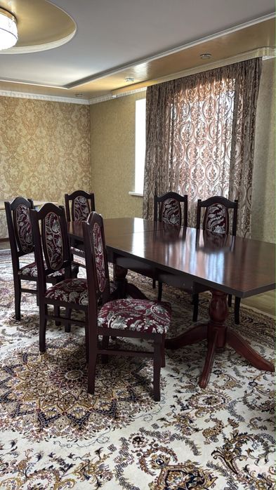 2 стола, со стульями для гостиной