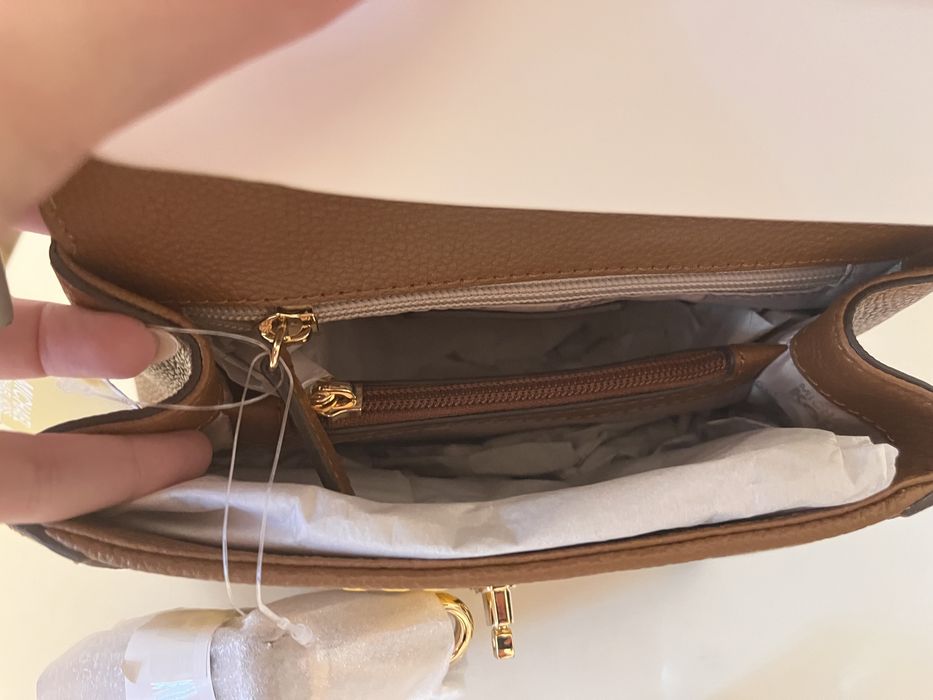 Нова кожена чанта Michael Kors