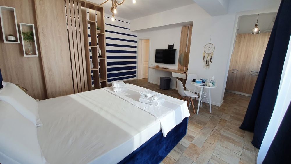 Închiriez 2 garsoniere în Mamaia Central și Ștefan Building Lake