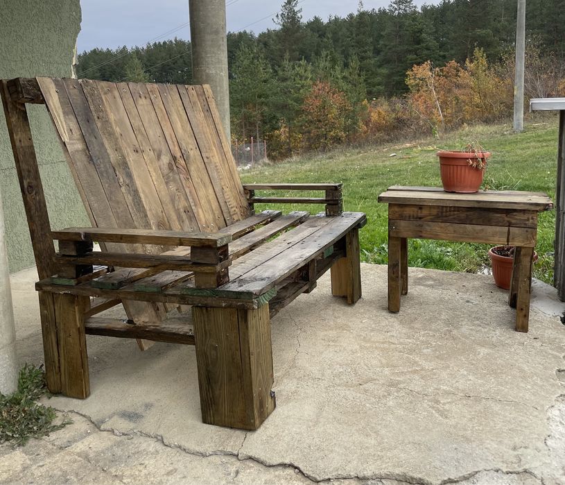 Дървена пейка