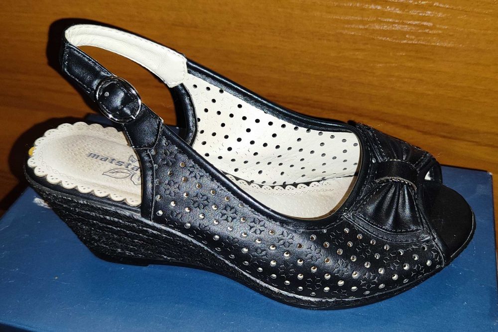 Дамски сандалети