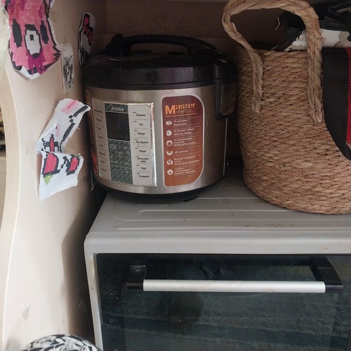 Мультиварка почти новая