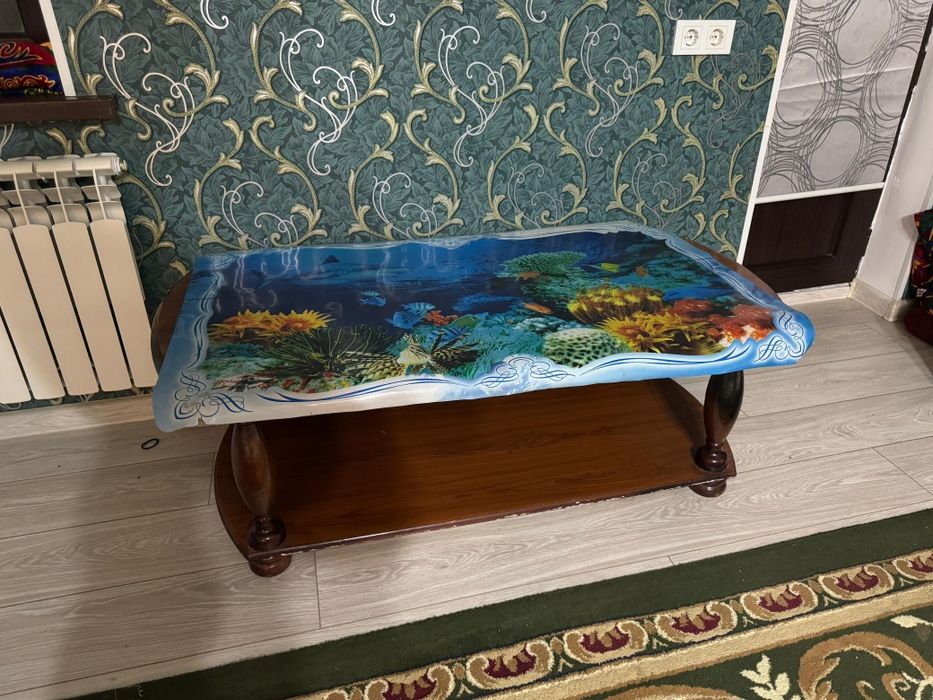 Красивый журнальный стол