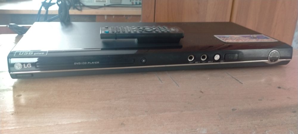 Продаётся видеоплеер и DVD проигрыватель LG.
