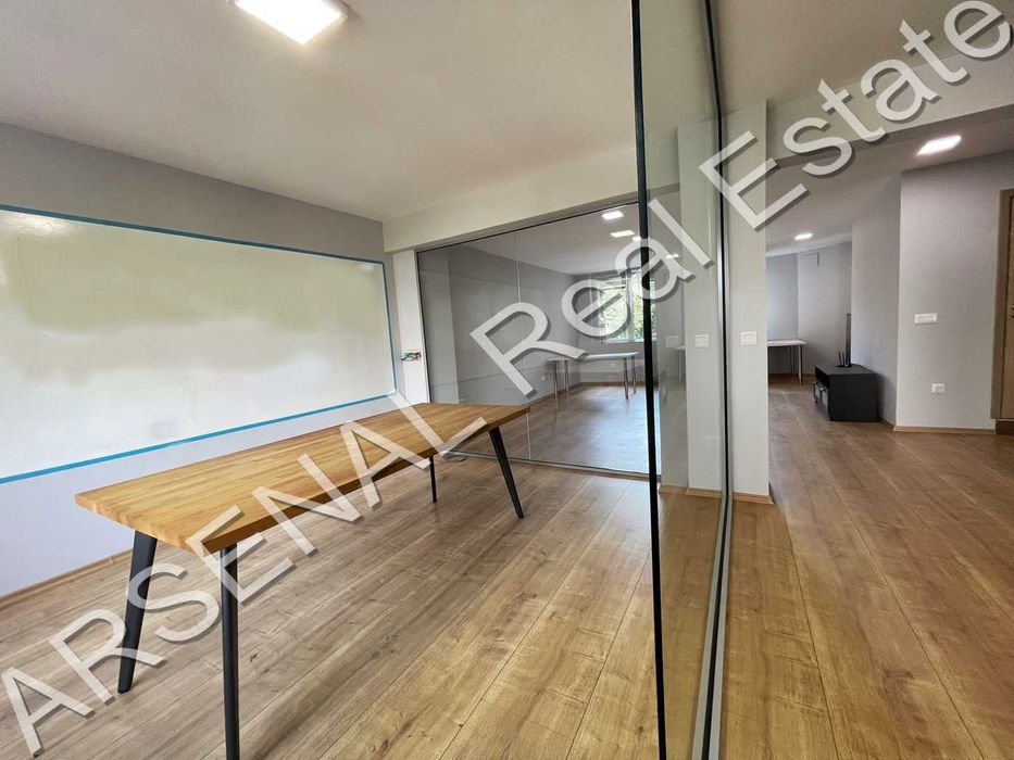 Офис под наем, Център